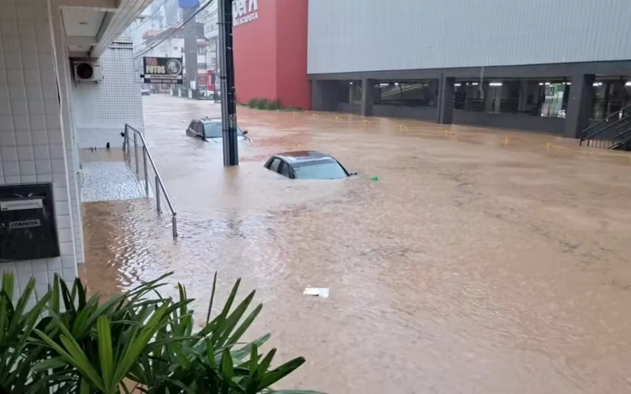 Chuvas em Santa Catarina deixam 995 desalojados e 320 desabrigados