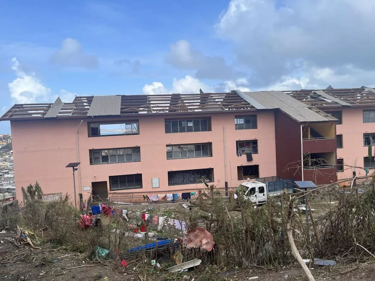 Les enseignants de Mayotte font leur rentrée dans l'incertitude après le cyclone