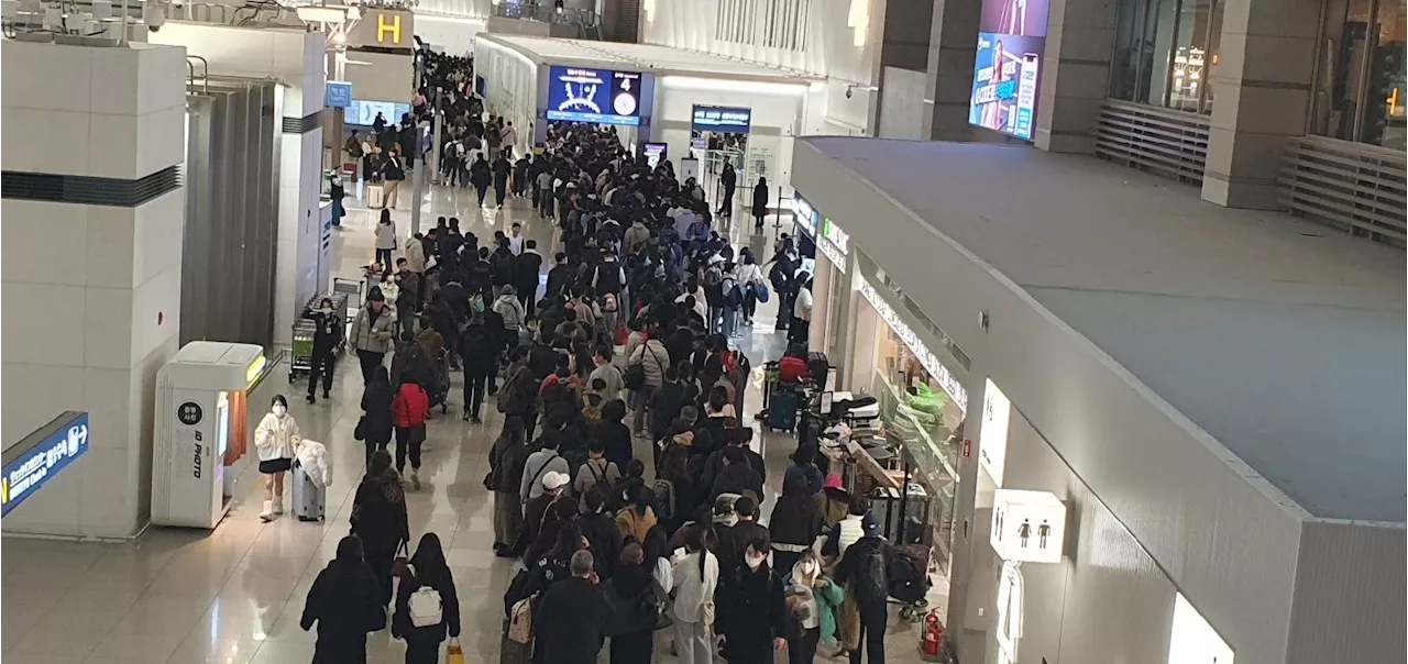 인천공항, 설 연휴 혼잡 ‘몸살’…출국 시간 2배 증가