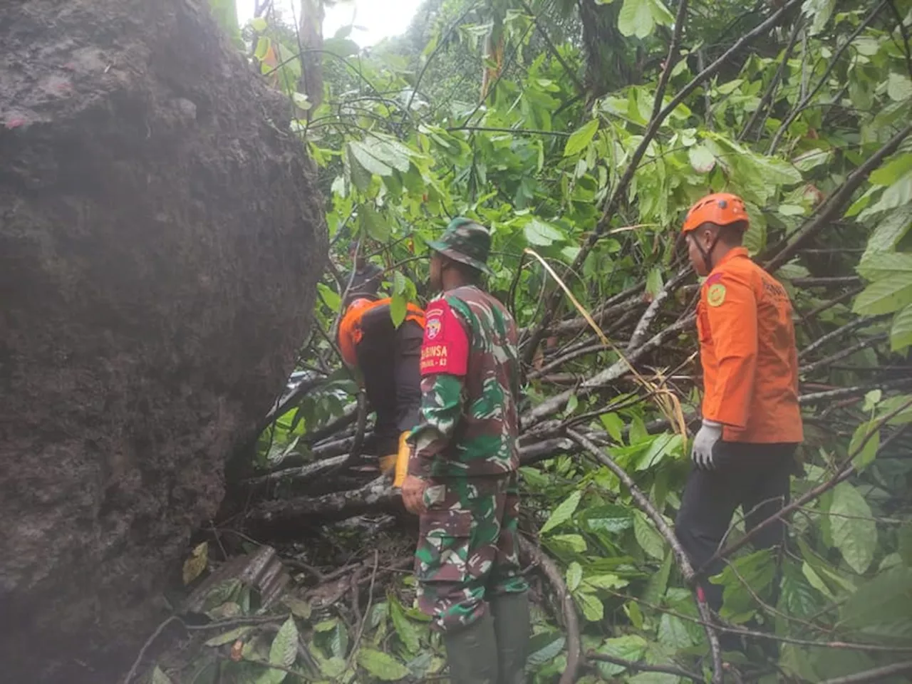 Tanah Longsor Menimpa 1 Desa di Klungkun, 3 Warga Meninggal Dunia