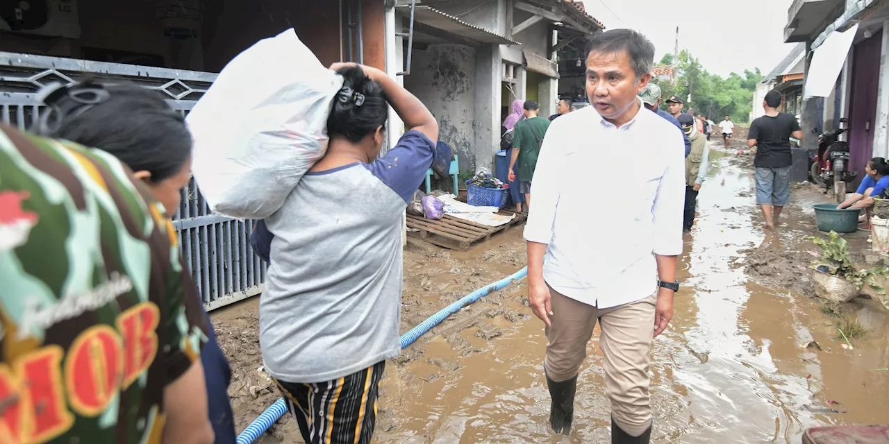 Dampak Tanggul Jebol, 8 Desa dan Ratusan Rumah Warga Cirebon Terendam Banjir