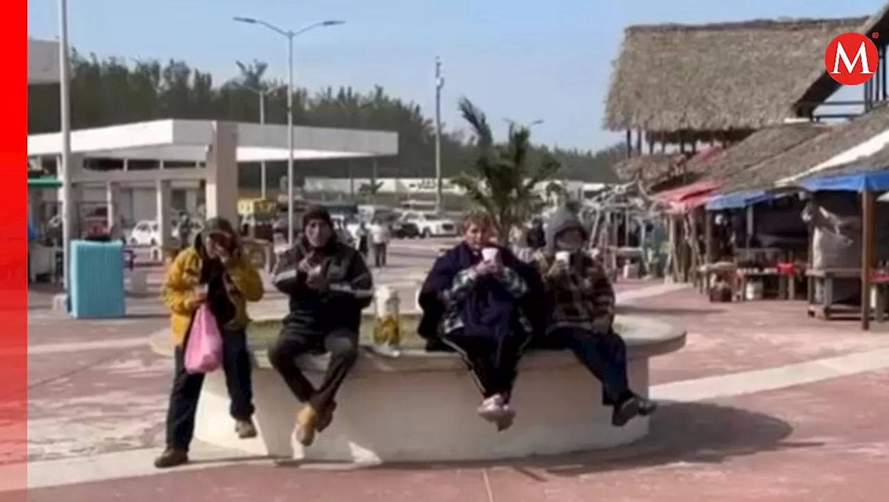 ¿Cuál frío? Paseantes toman café en la escollera de Miramar