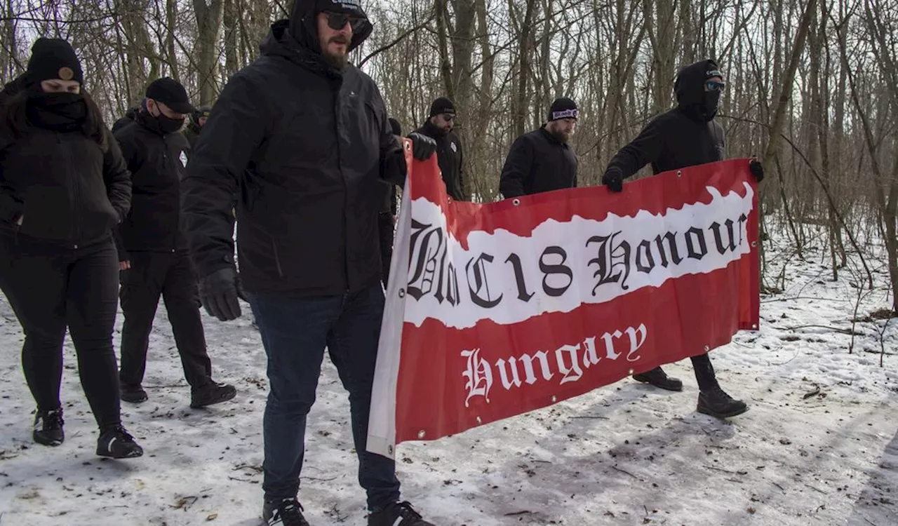 Sieben Linksradikale stellen sich nach Angriff auf Neonazis in Budapest der Polizei