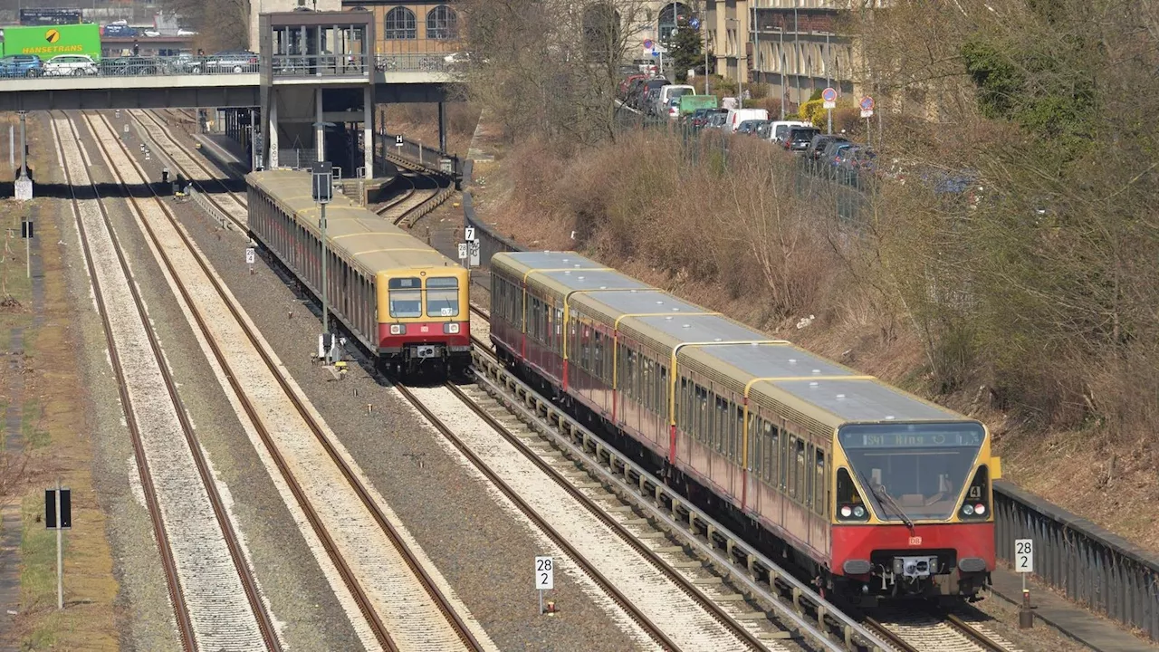 Flüchter in Charlottenburg-Wilmersdorf: Mann klettert auf Gleise