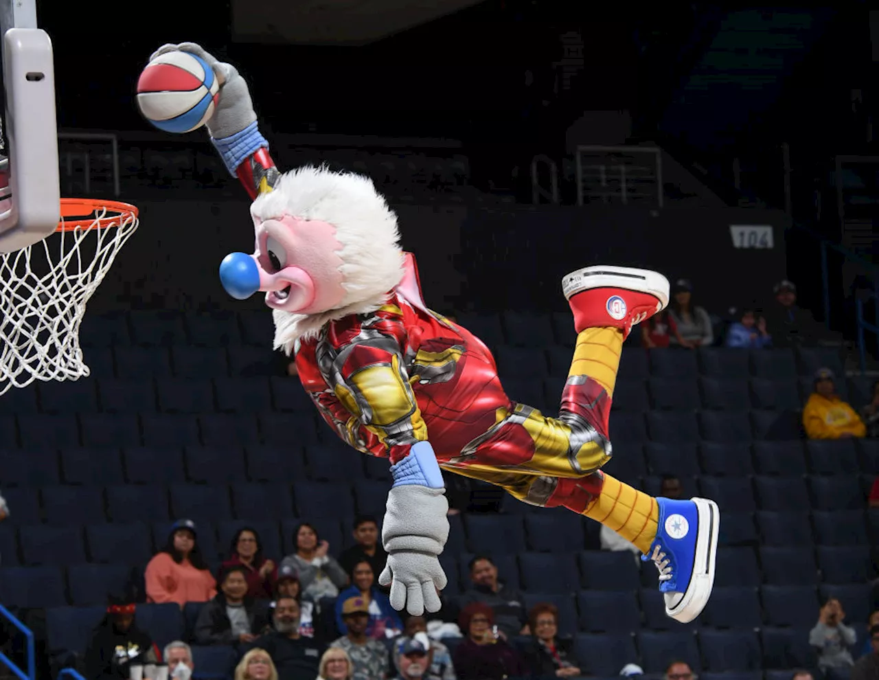 San Diego Clippers serve meals to families at San Diego's Ronald McDonald house