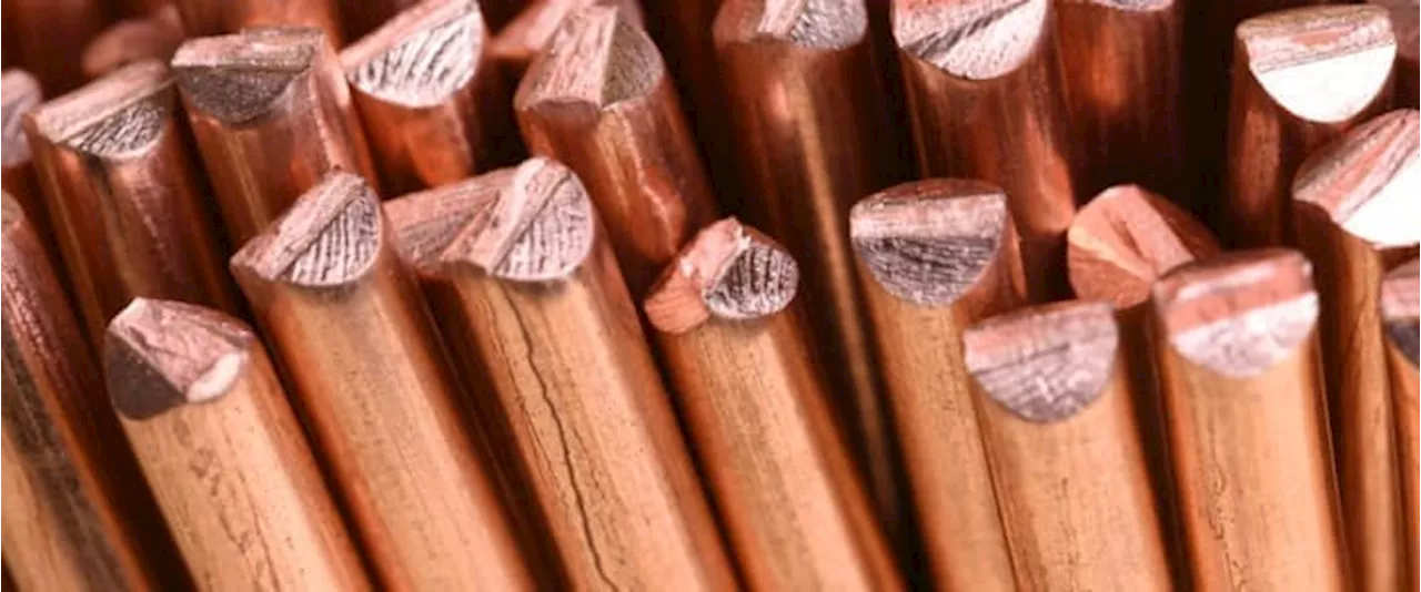 Copper Prices Diverge on Comex and LME