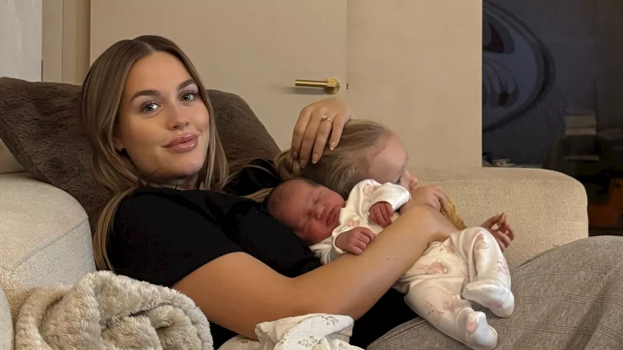 Lottie Tomlinson genießt die erste Zeit mit Baby Flossie