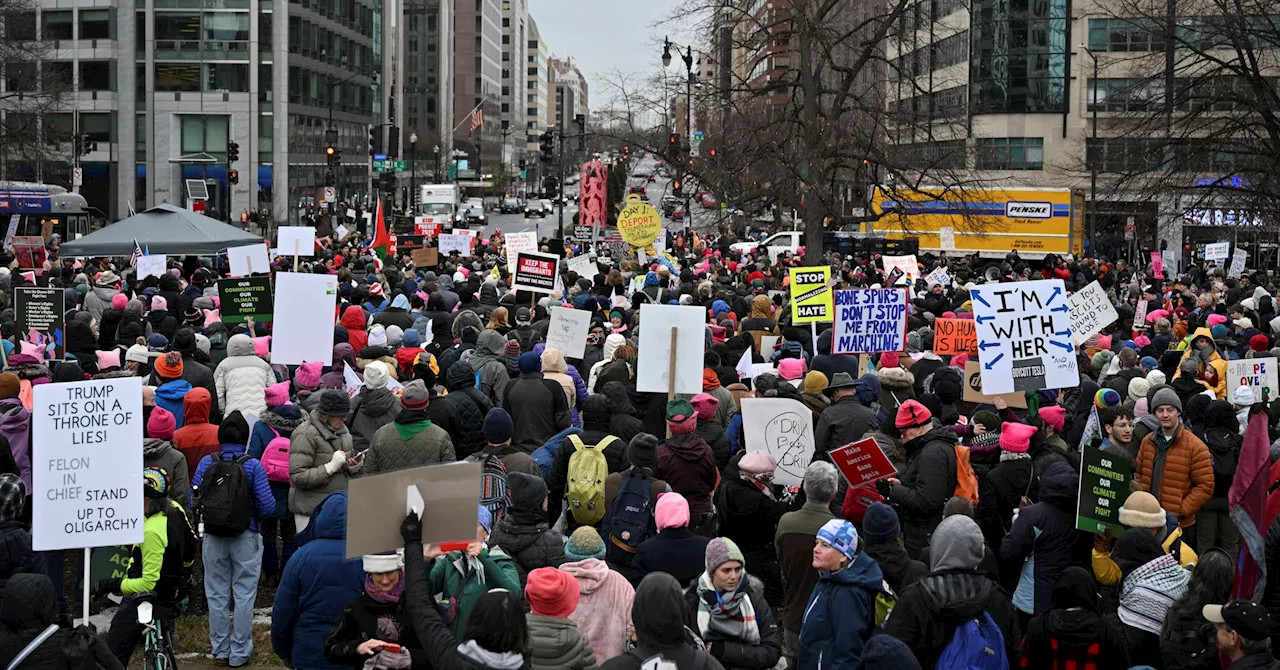 反トランプで数千人がワシントンでデモ 大統領就任式控え