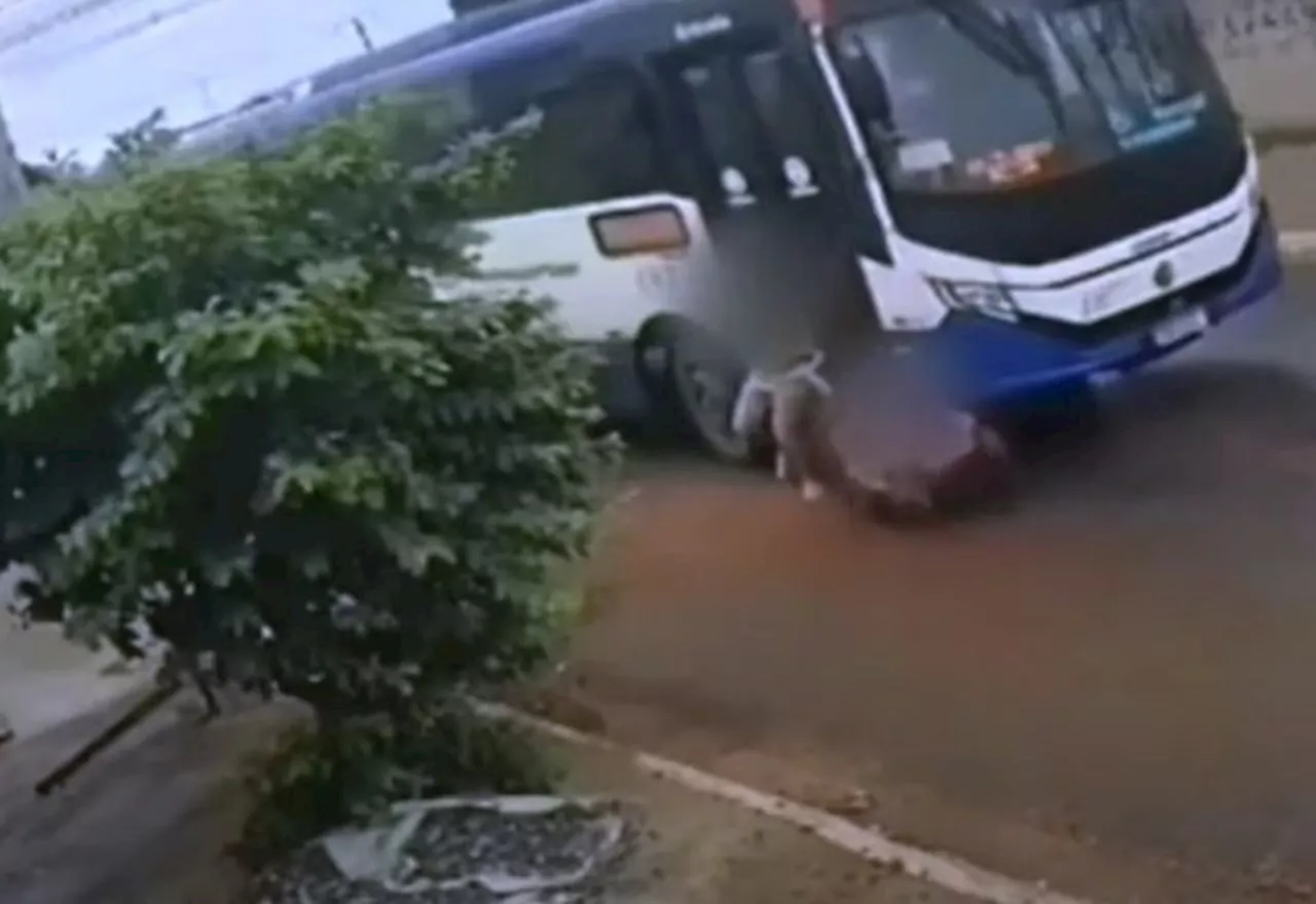 Mãe e filha arrastadas por ônibus em Cuiabá: Vítimas saem ilesas