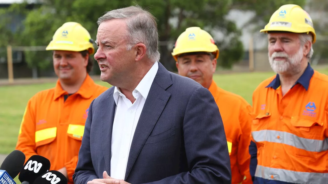 Prime Minister throws $2bn at metal workers to go green