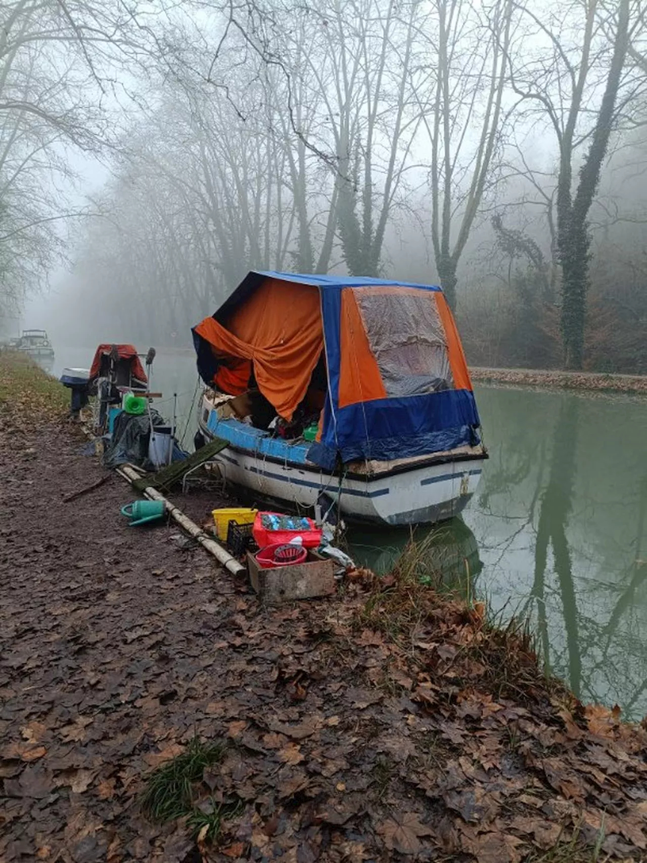 « Marco n’était pas un squatteur, il avait choisi de vivre ainsi » : après la mort d’un homme sur son bateau, ses « voisins » sous le choc