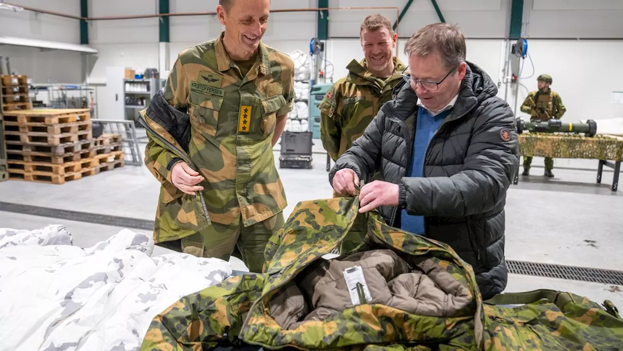 Forsvaret presenterte nye uniformer med nytt kamuflasjestykke