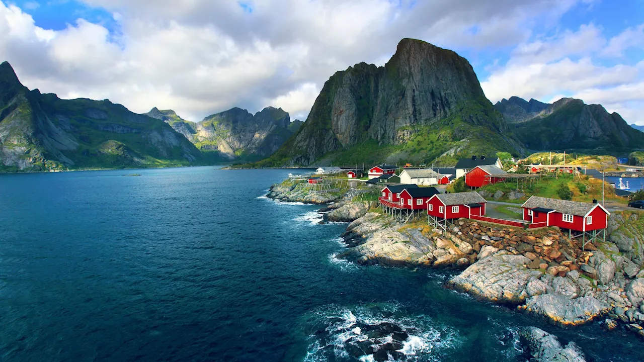 Discover the Enchanting Lofoten Islands of Norway