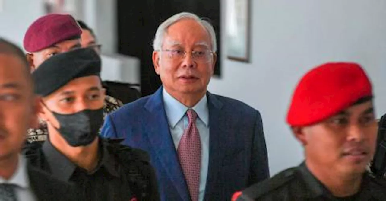 Najib personally involved in handing out cheques to UMNO