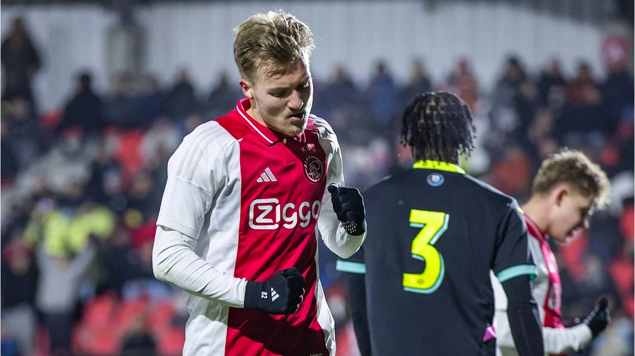 Julian Rijkhoff schittert met hattrick namens Jong Ajax tegen Jong PSV; SC Cambuur wint op valreep