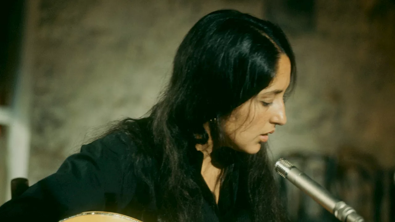 Joan Baez, su estilo, al igual que su música, trasciende el tiempo