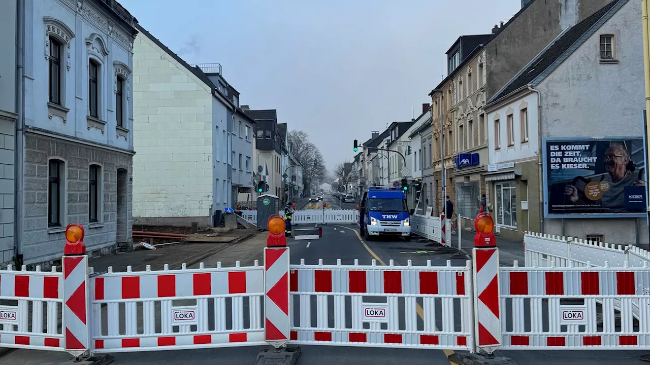 Einsturzgefahr in Bergisch Gladbach: Mehrfamilienhaus durch Bauarbeiten beschädigt