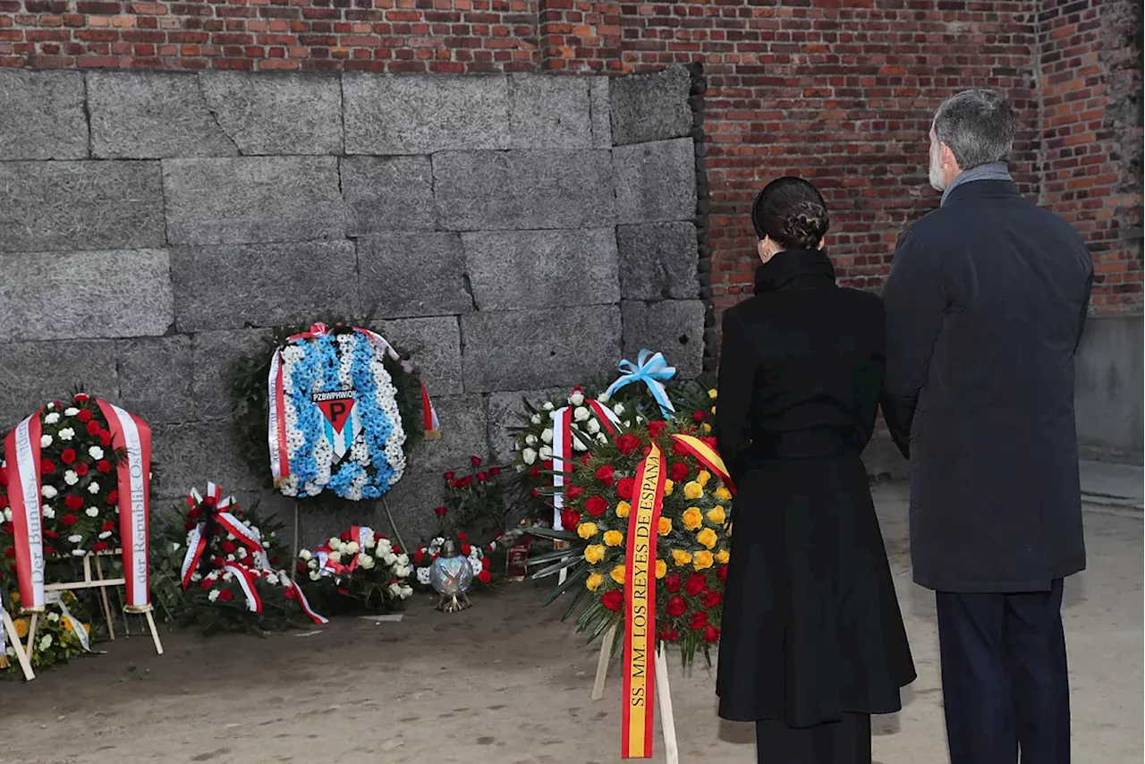 Los Reyes Felipe y Letizia asistirán al 80 aniversario de la liberación de Auschwitz, el acto que el Gobierno quiere mezclar con la muerte de Franco