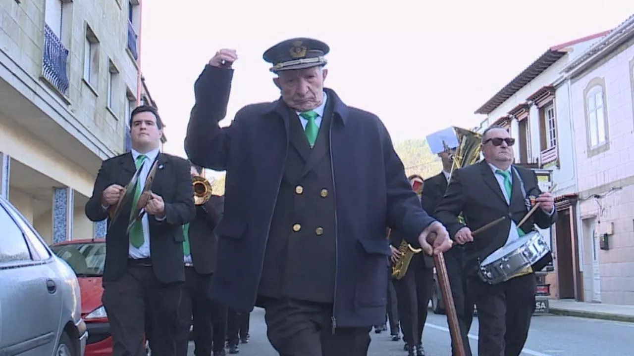 El gallego que dirige una banda de música a los 92 años: 'Es mi orgullo'