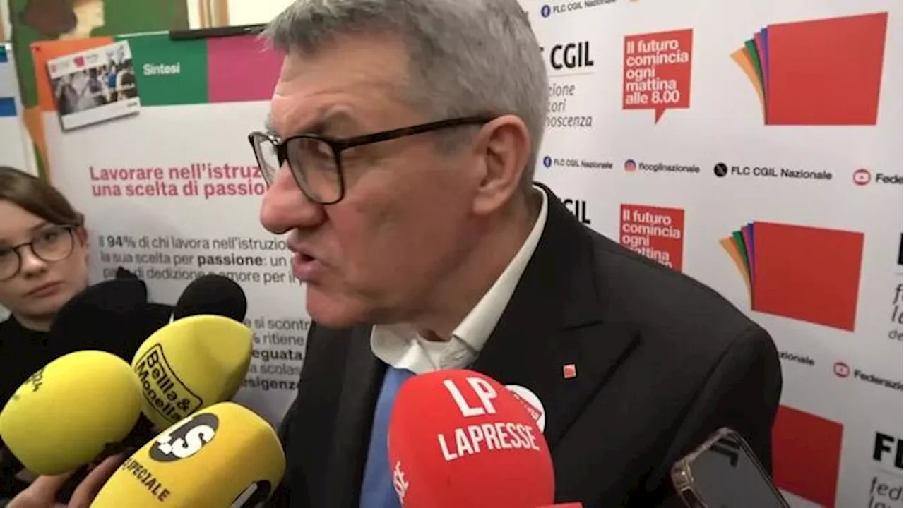 Trasporti, Landini: 'Salvini pensi a far funzionare i treni'