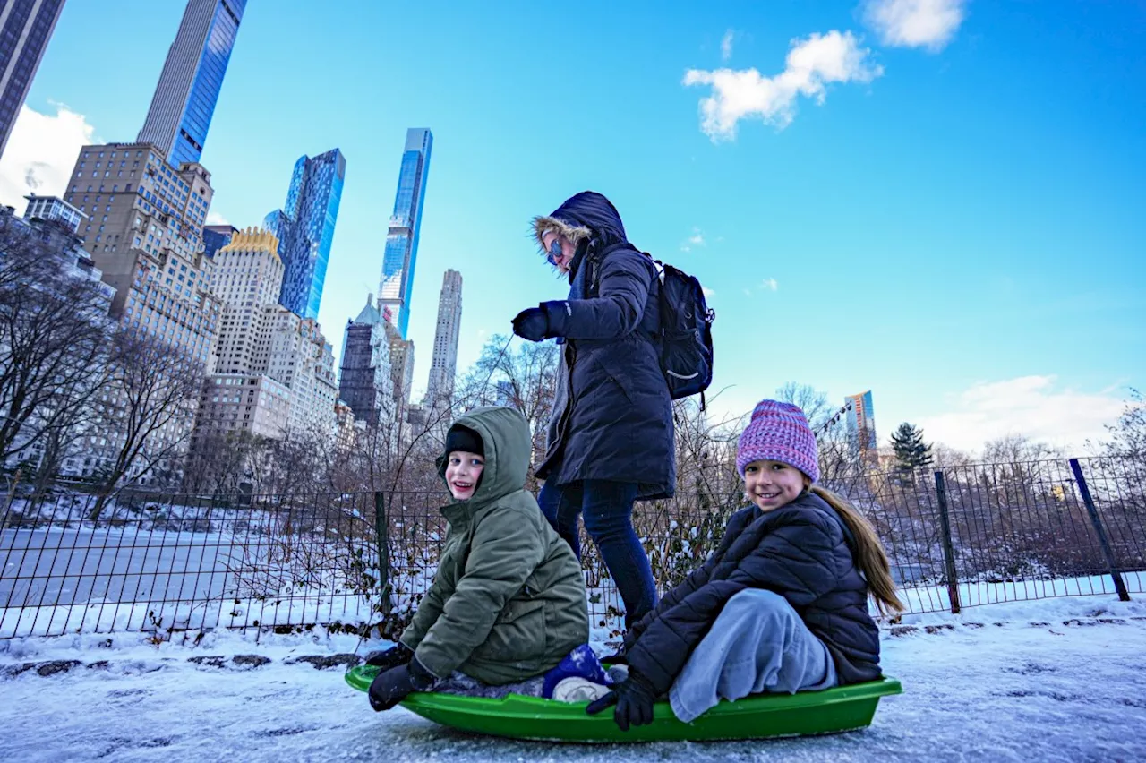 SEE IT! New Yorkers flock to Central Park to enjoy snow day