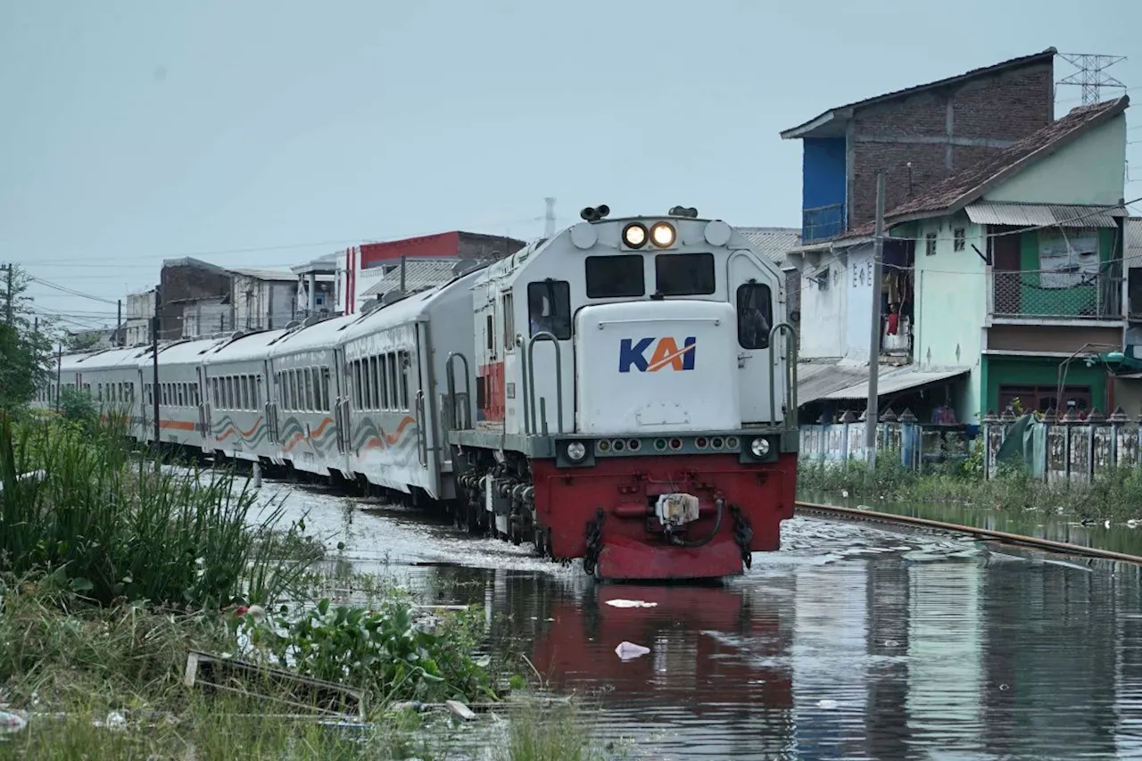 Dua perjalanan KA Daop Semarang dibatalkan imbas banjir di Grobogan