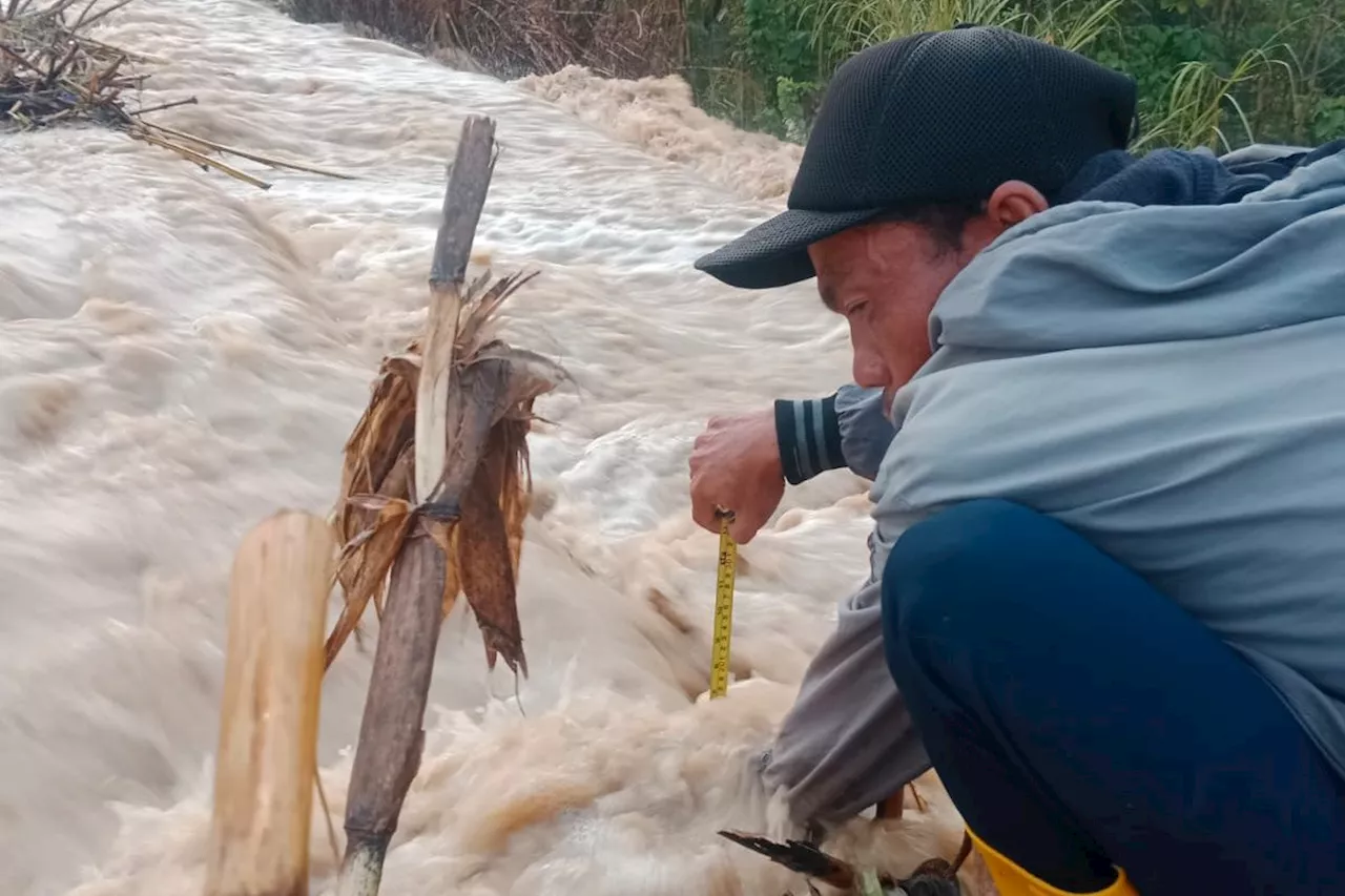 Perjalanan KA terganggu akibat banjir di Grobogan