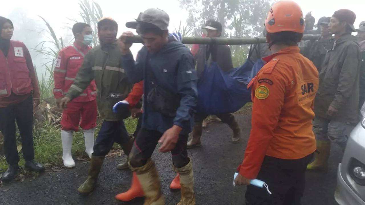 At Least 17 Dead in Indonesia Floods, Search for Missing Continues