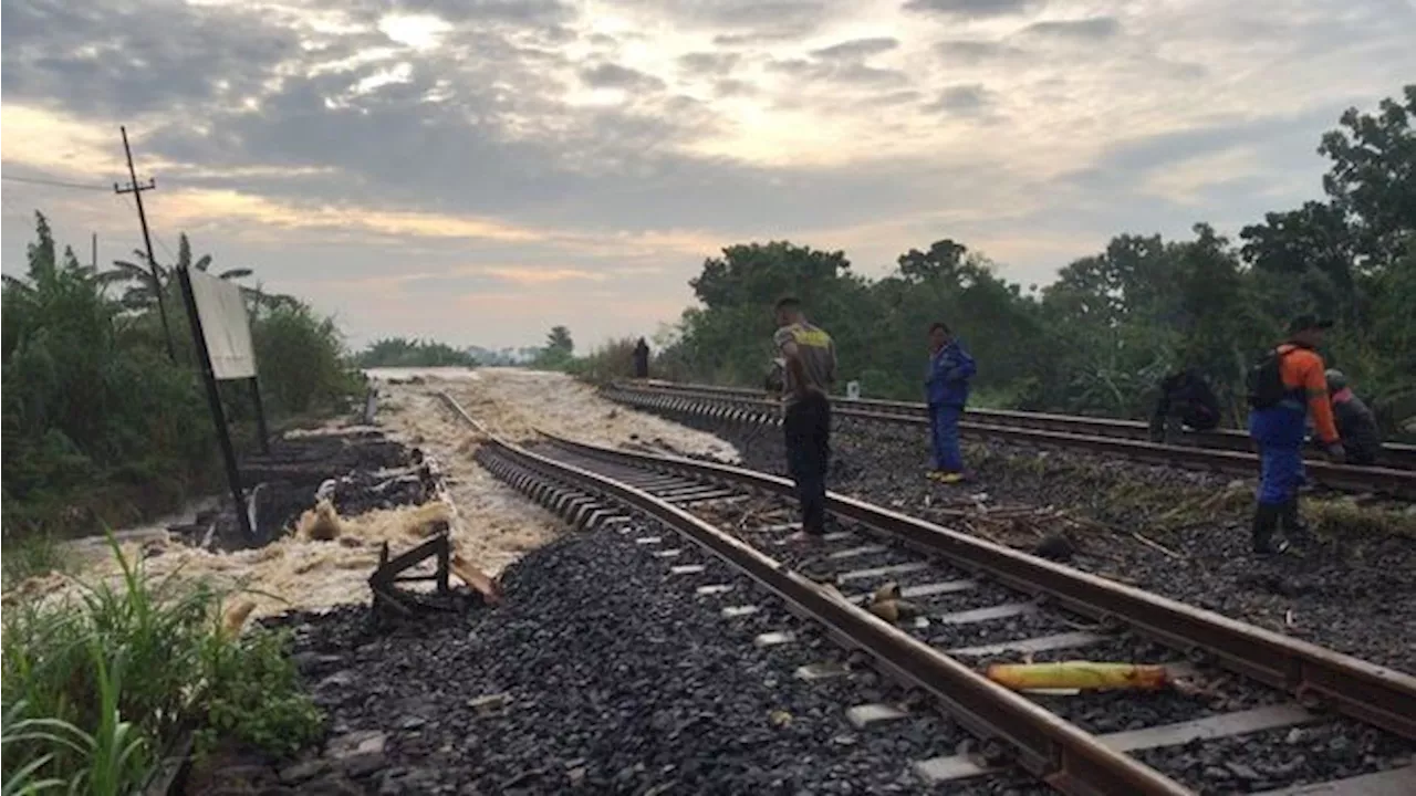 Banjir Ganggu Perjalanan Kereta Api di Grobogan