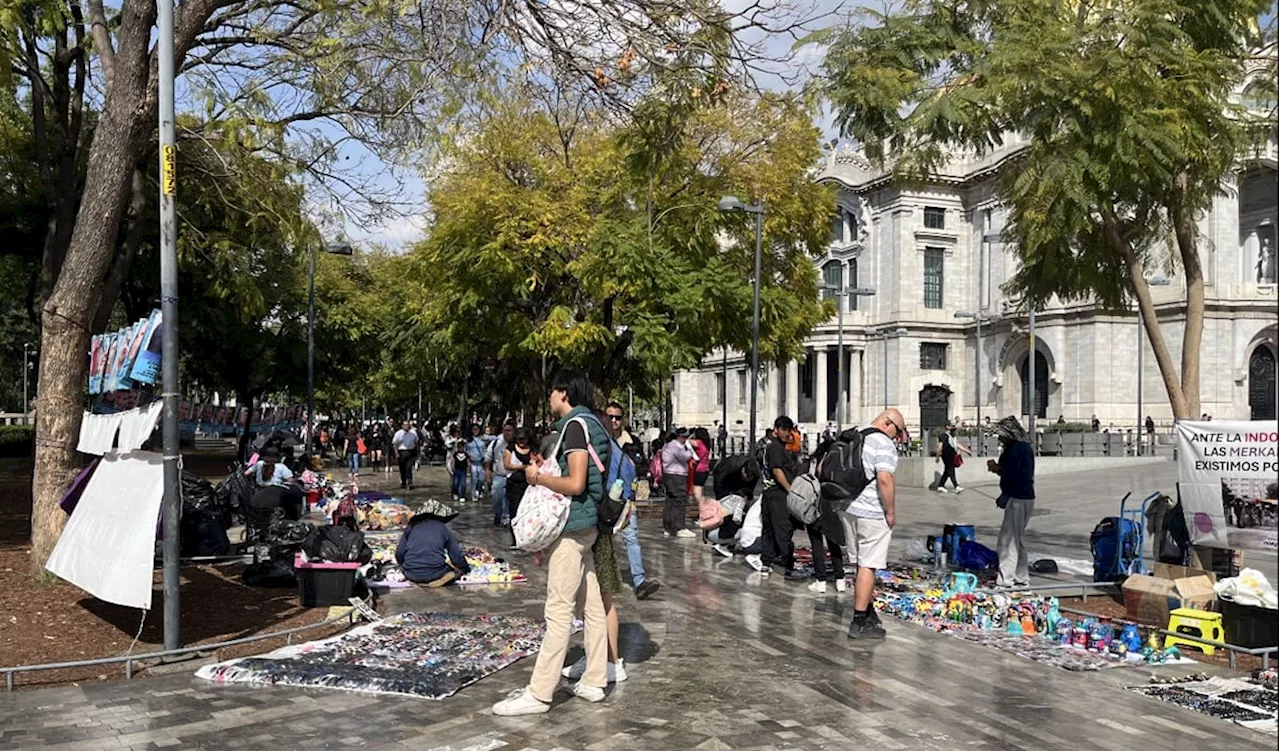 FOTOS: Ambulantes regresan a Bellas Artes y a la Alameda Central ante la presencia de Policías