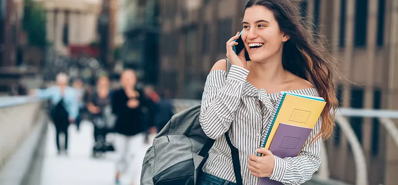 El 'Phonning': Caminar mientras Hablas por Teléfono, una Tendencia Saludable y Eficiente