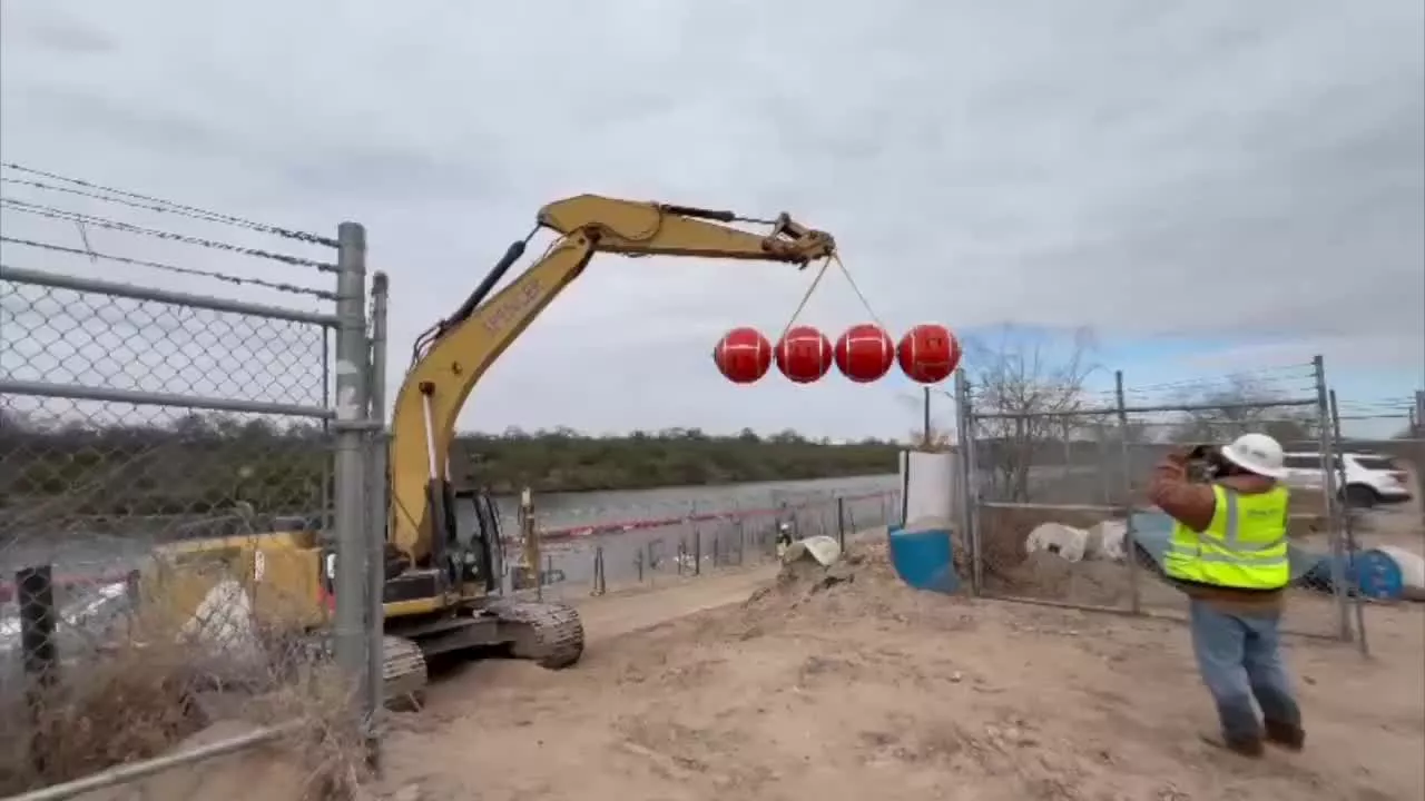 Texas Deploys More Buoys at Border, Awaits Trump's Action on Immigration