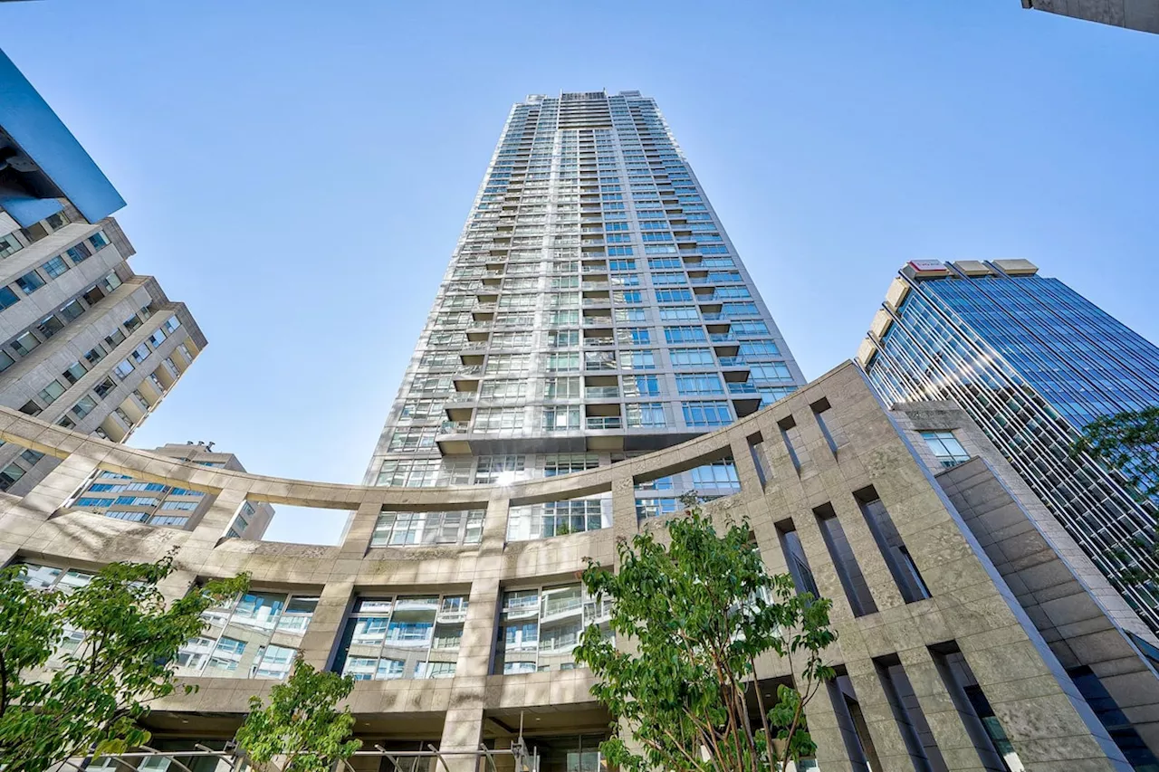 Buyers bide their time in competition for midtown Toronto suite