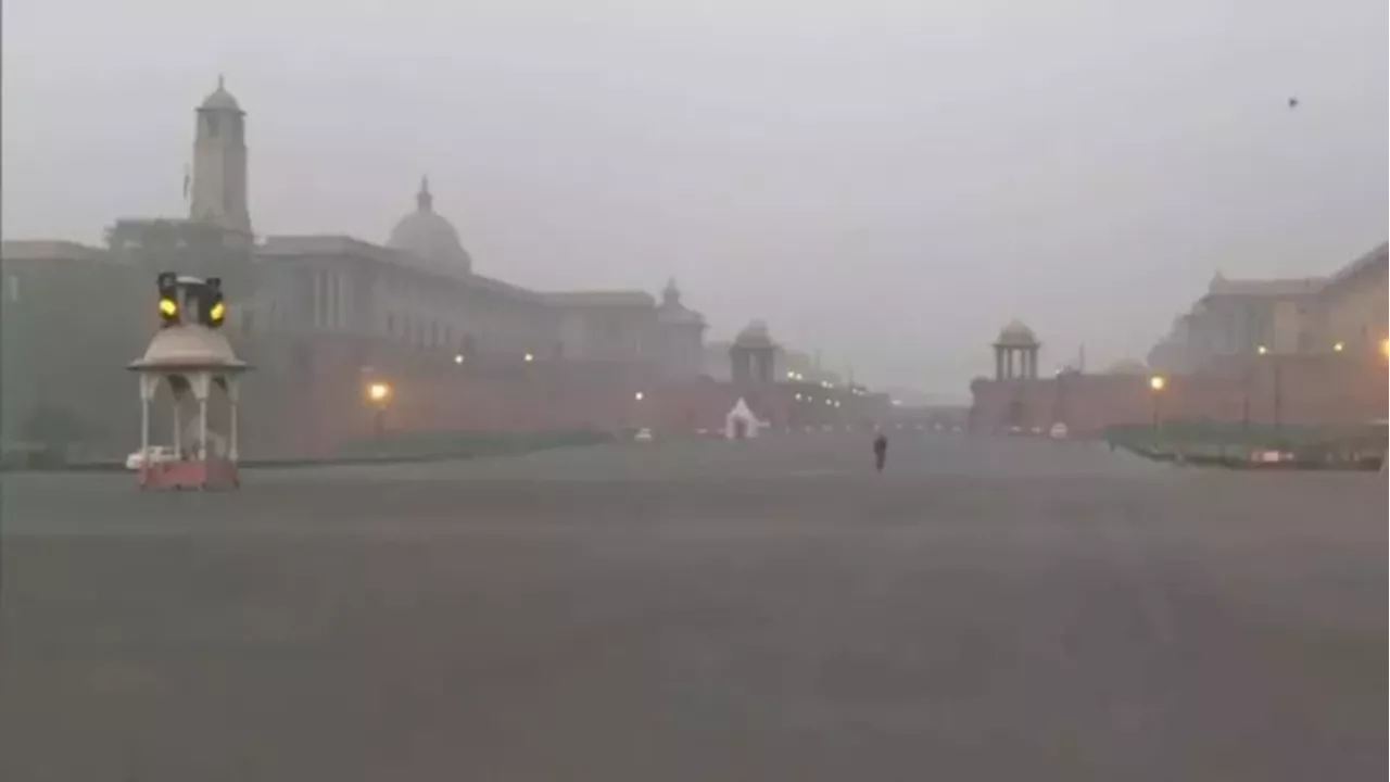 Delhi Weather: दिल्ली में लगातार दूसरे दिन रही गर्माहट, बारिश के भी बन रहे हैं आसार; ठंड भी बढ़ेगी