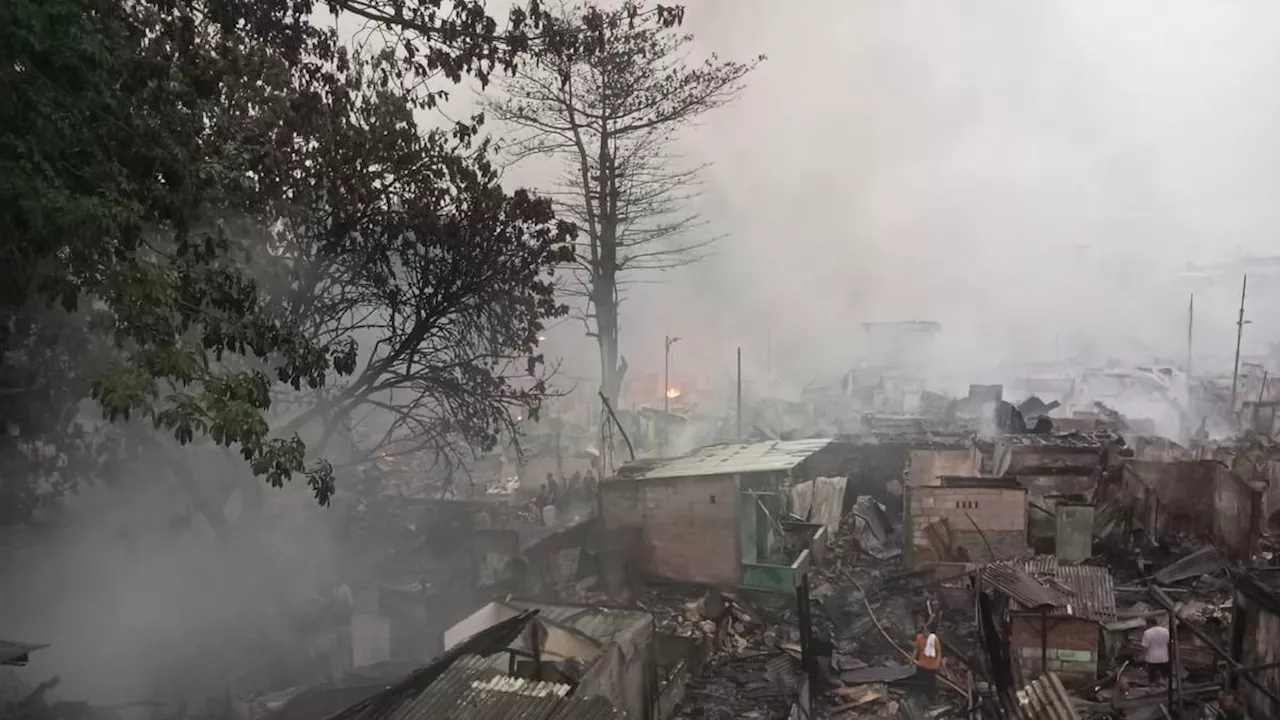 Polisi Tutup Jalan di Sekitar Lokasi Kebakaran Permukiman Padat Penduduk di Kemayoran