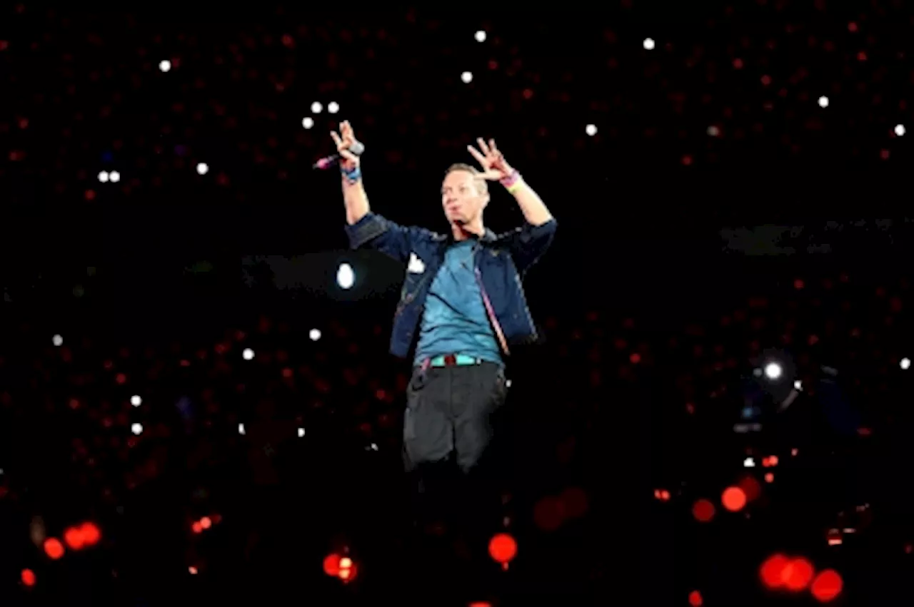 Coldplay’s Chris Martin strikes nerve with indirect apology for British colonialism in Mumbai (VIDEO)