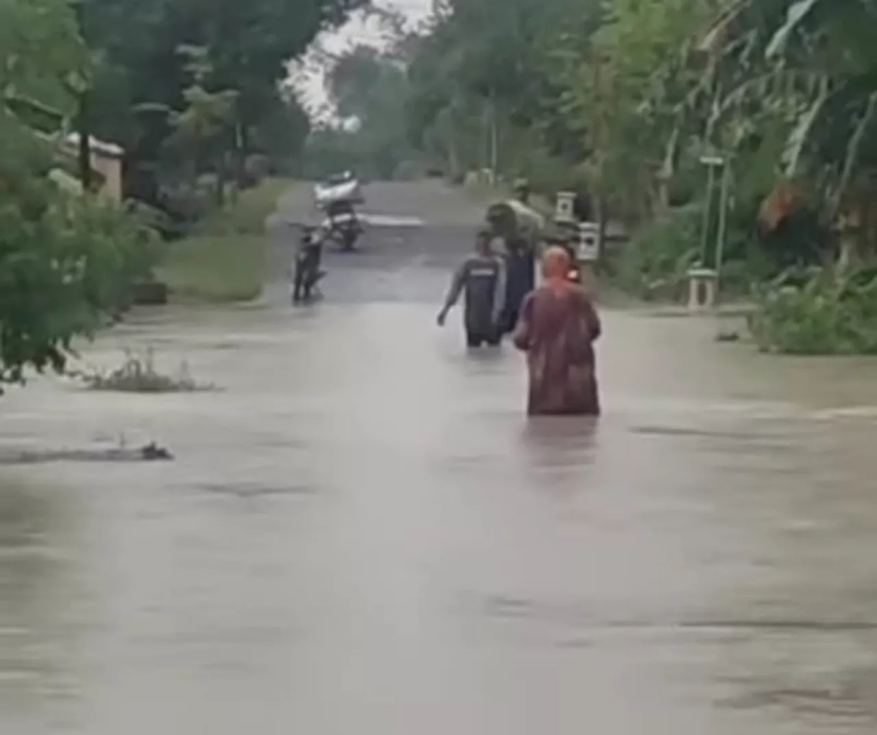 Banjir Mlanda 16 Desa di Grobogan, Terganggu Perjalanan Kereta Api