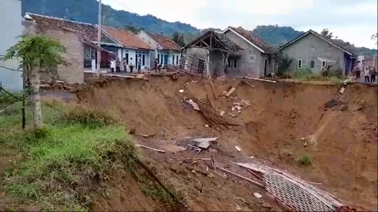 Puluhan Rumah di Kuningan Terancam Longsor