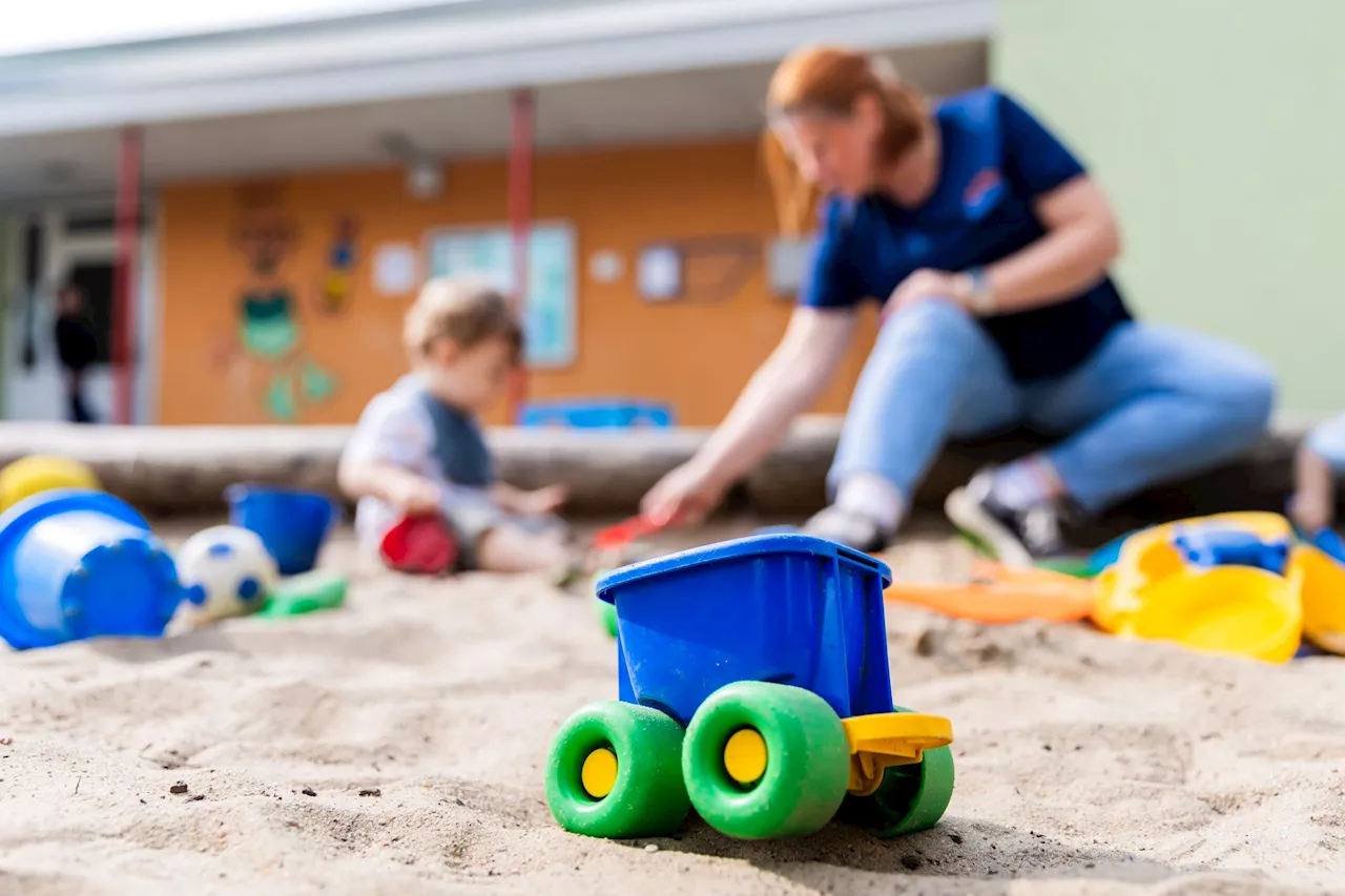 Steigender Bedarf an längeren Betreuungszeiten in Kitas: Personalausstattung bleibt angespannt