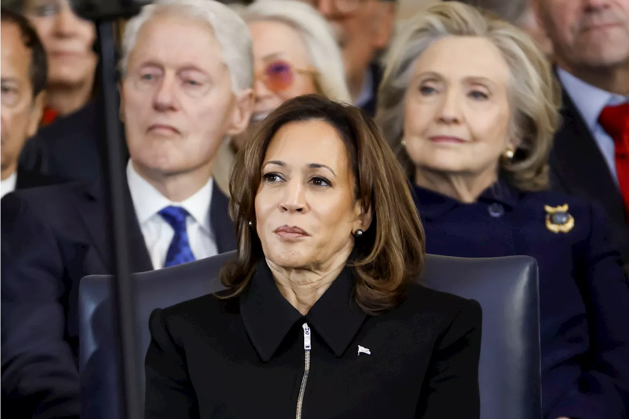 Kamala Harris Flies Back to California on Historic All-Female Air Force Crew