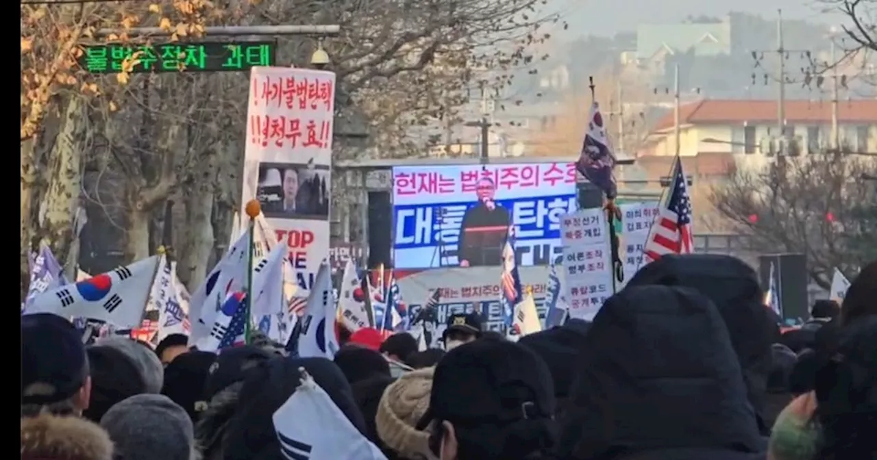 윤석열 대통령 탄핵심판, 지지자 집회 헌법재판소 앞서 경찰 철저한 경비