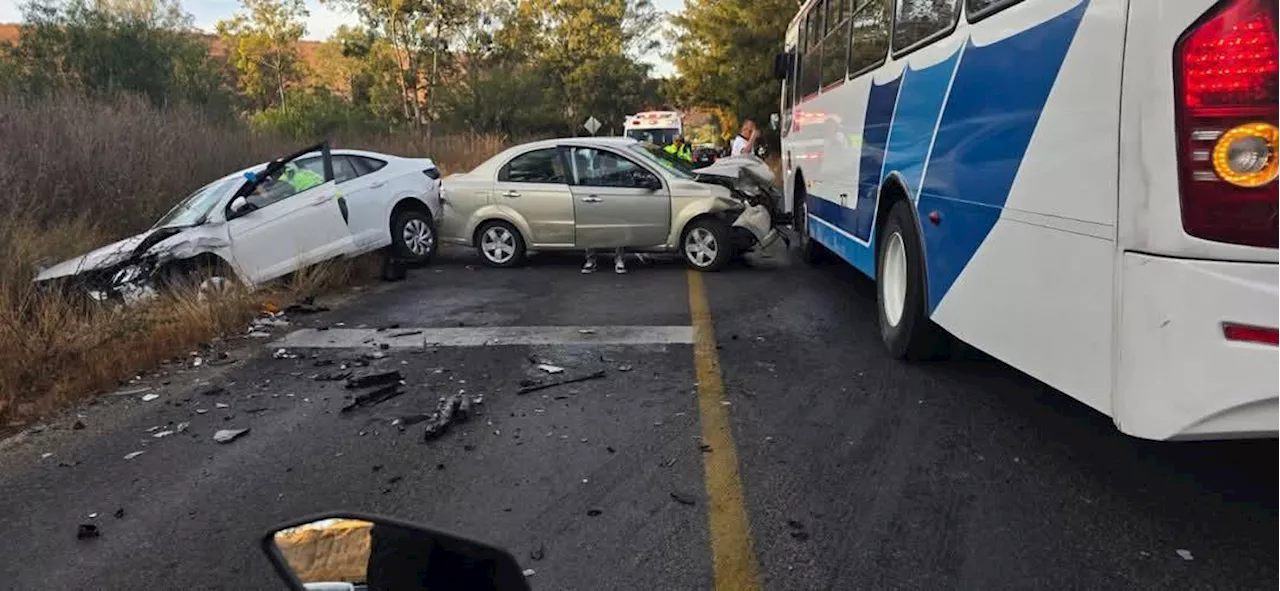 Accidente Frontal en la Carretera Guanajuato – Silao Deja Dos Lesionados