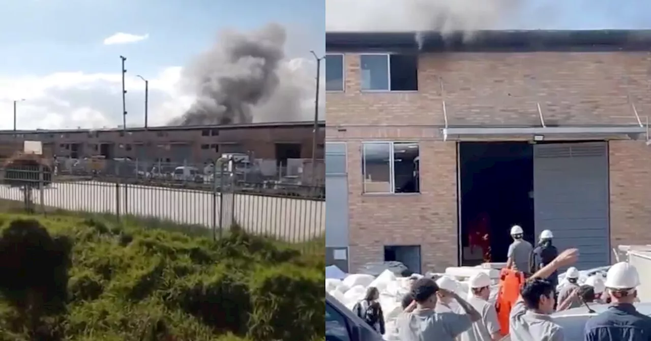 Video: fuerte incendio se produjo en tres bodegas de la terminal de carga en Cota