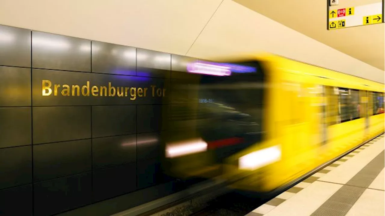 Rollstuhlfahrer stirbt nach Unfall mit U-Bahn am Brandenburger Tor