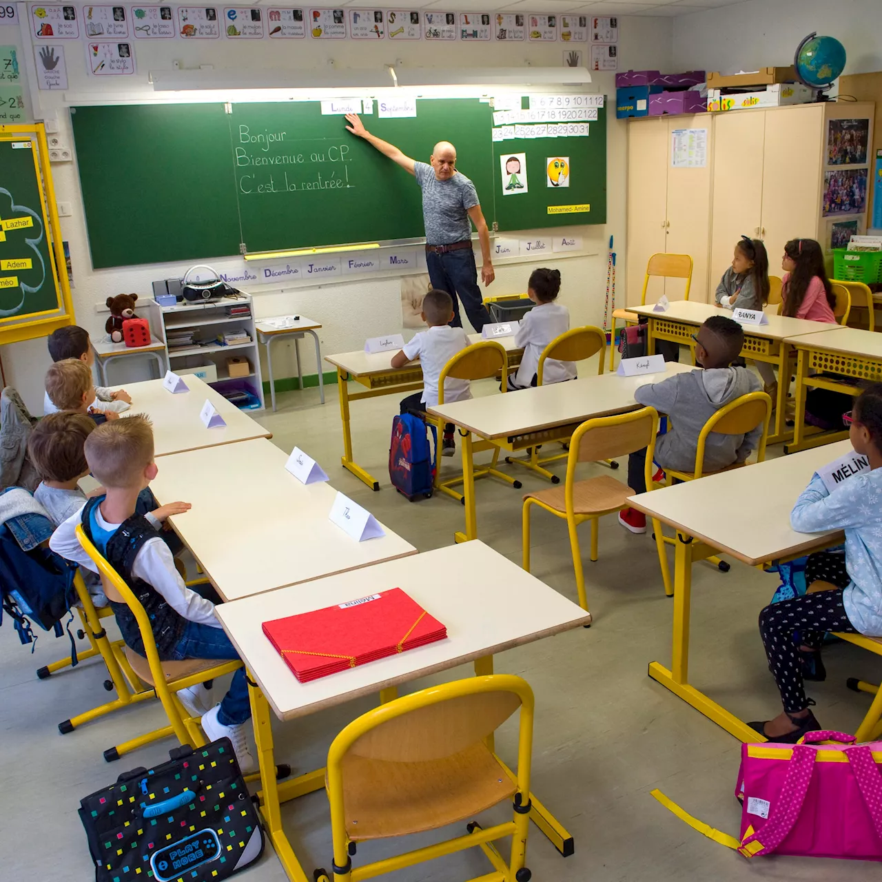 Villeurbanne : des écoliers en doudoune dans une salle de classe sans chauffage