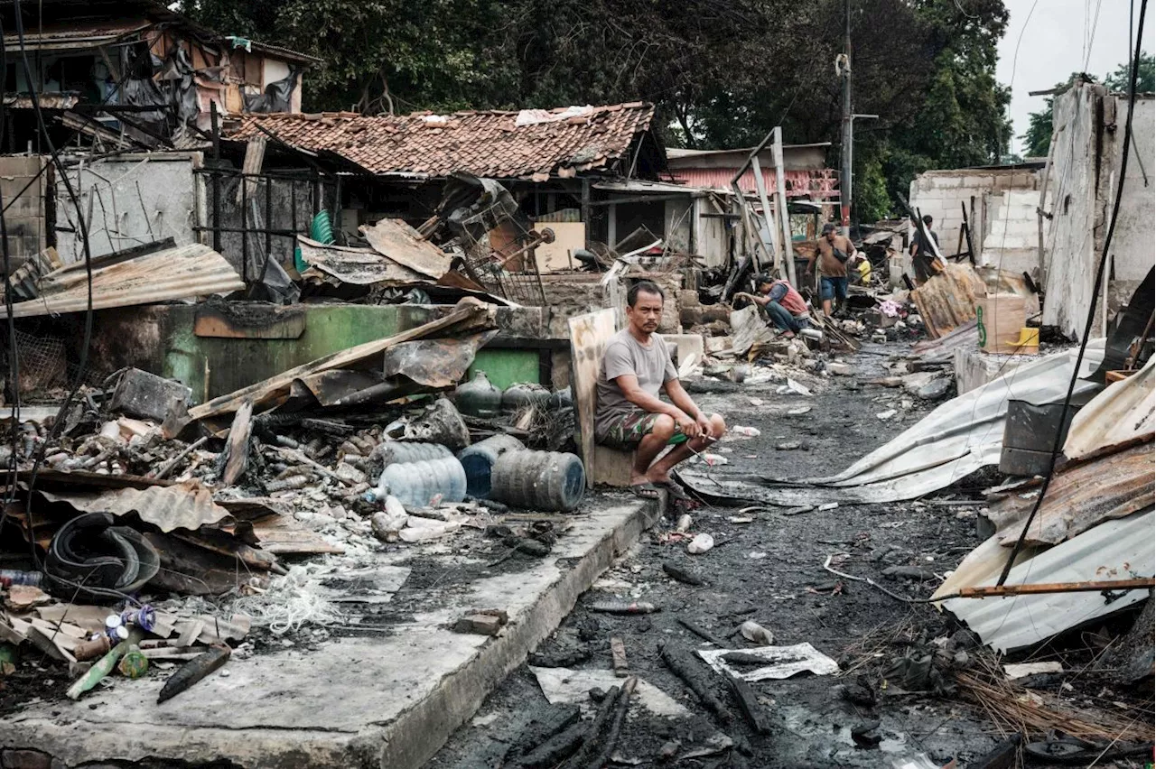 Over 600 Families Evacuated After Massive Fire Destroys 500 Homes in Jakarta