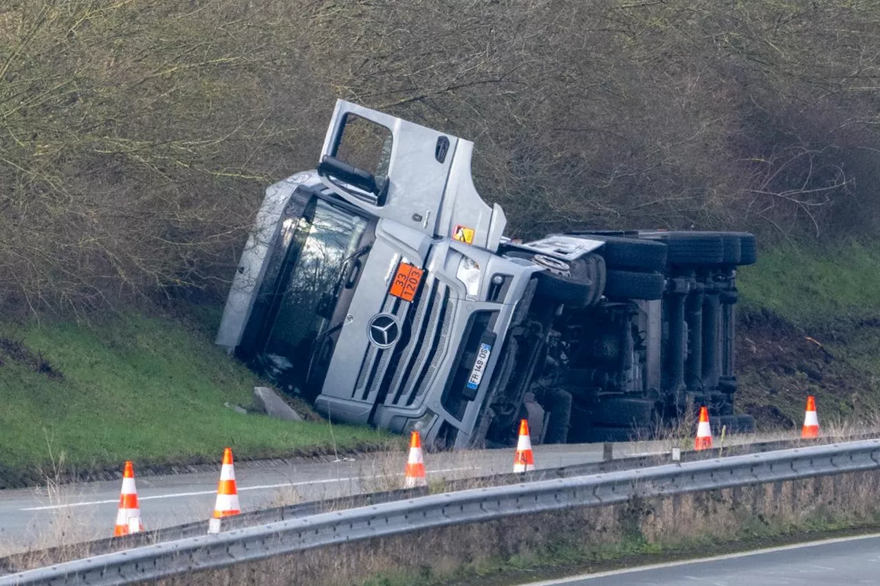 Un poids lourd renversé sur la RN 11 à Ferrières