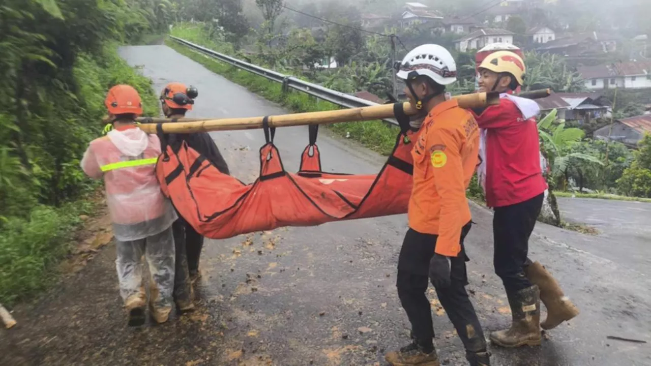 Indonesia landslide death toll climbs to 17, 13 missing