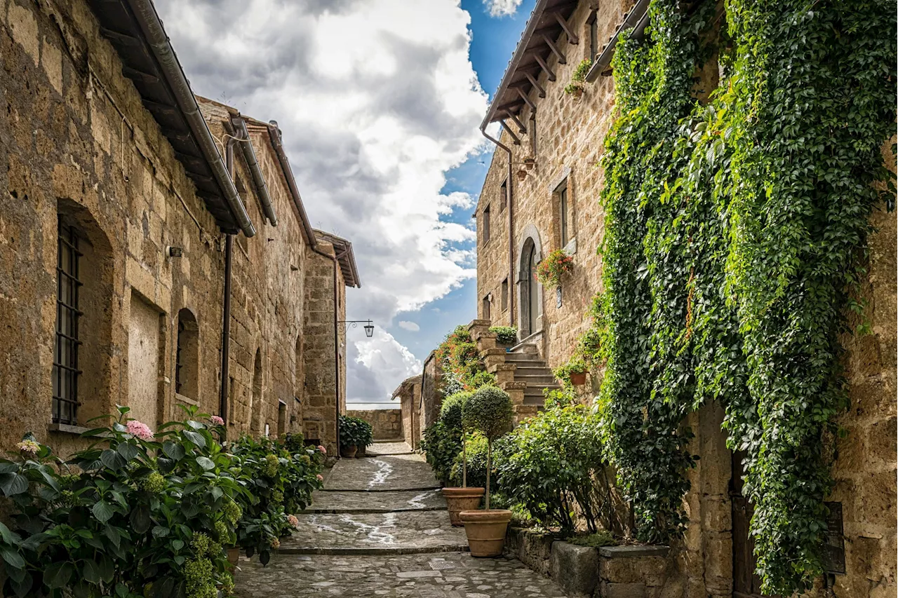 Ce village du Cantal, ancienne cité médiévale, est l’un des Plus Beaux Villages de France