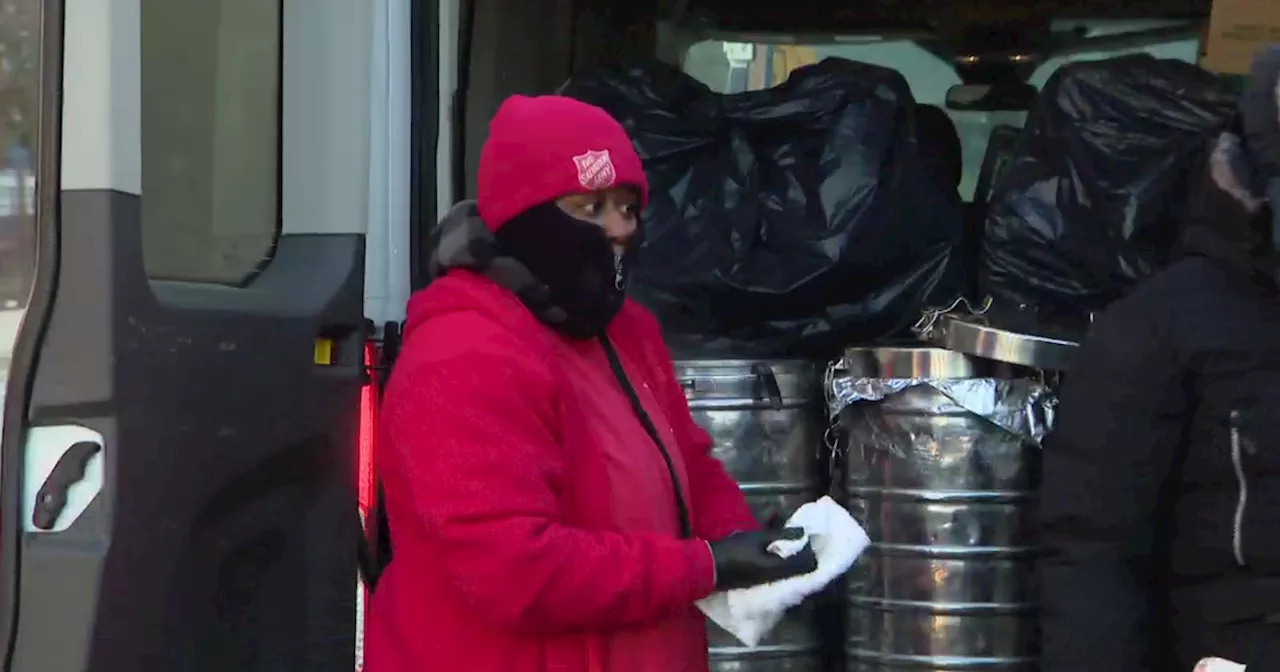 Chicago Volunteers Deliver Warm Meals to Vulnerable During Cold Snap